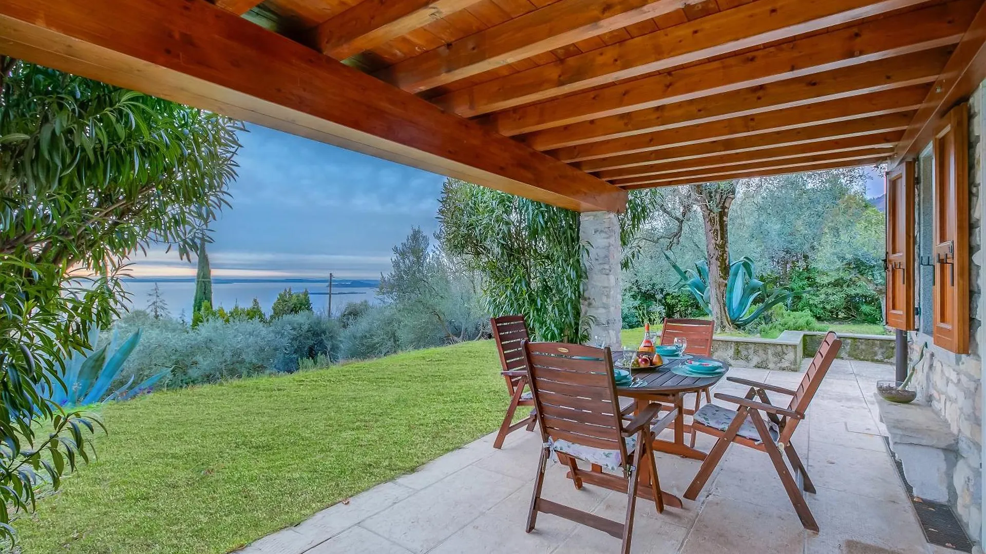 Villa Iris-Lakeview & Shared Pool - Happy Rentals Toscolano Maderno