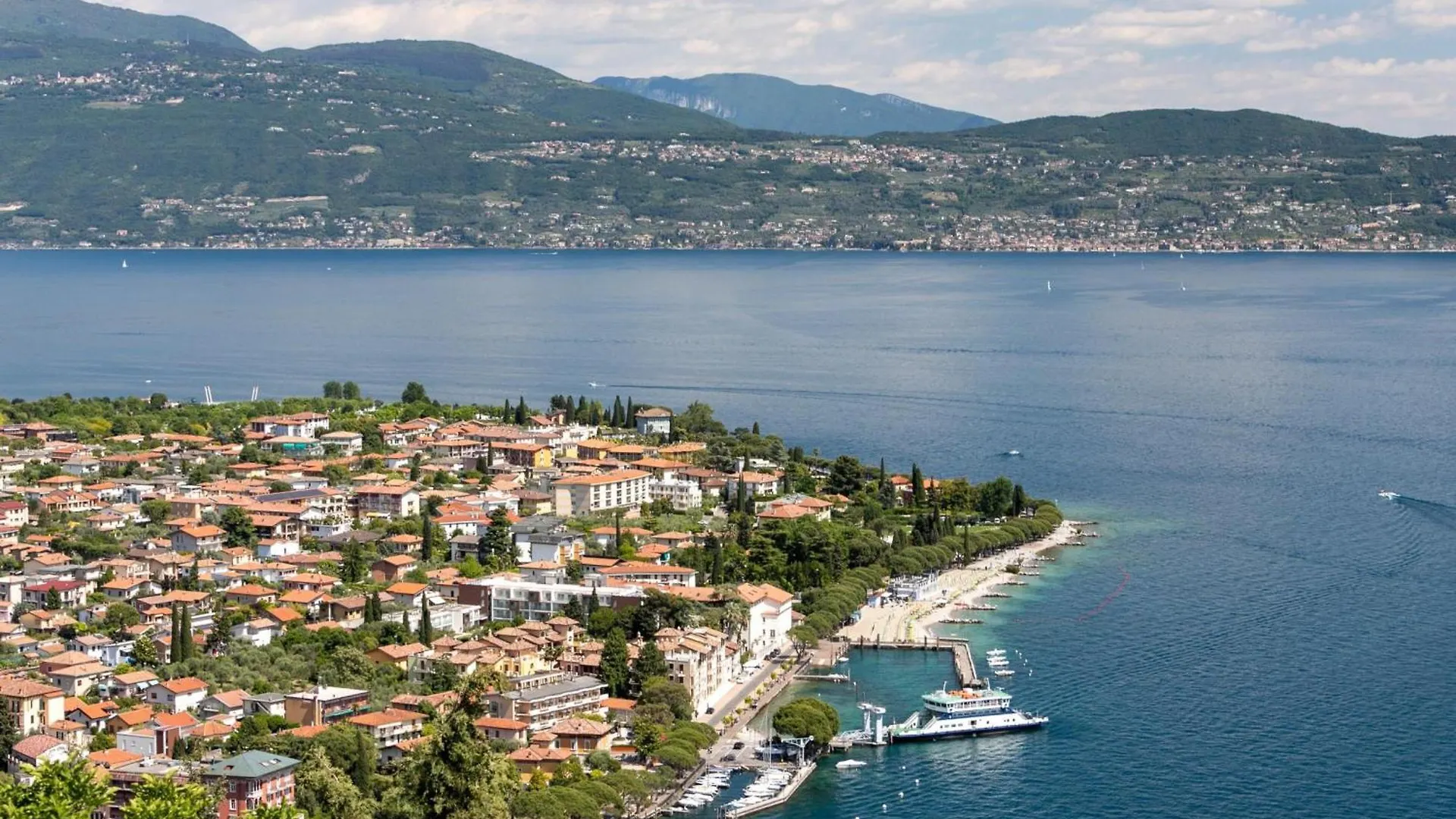 Villa Iris-Lakeview & Shared Pool - Happy Rentals Toscolano Maderno