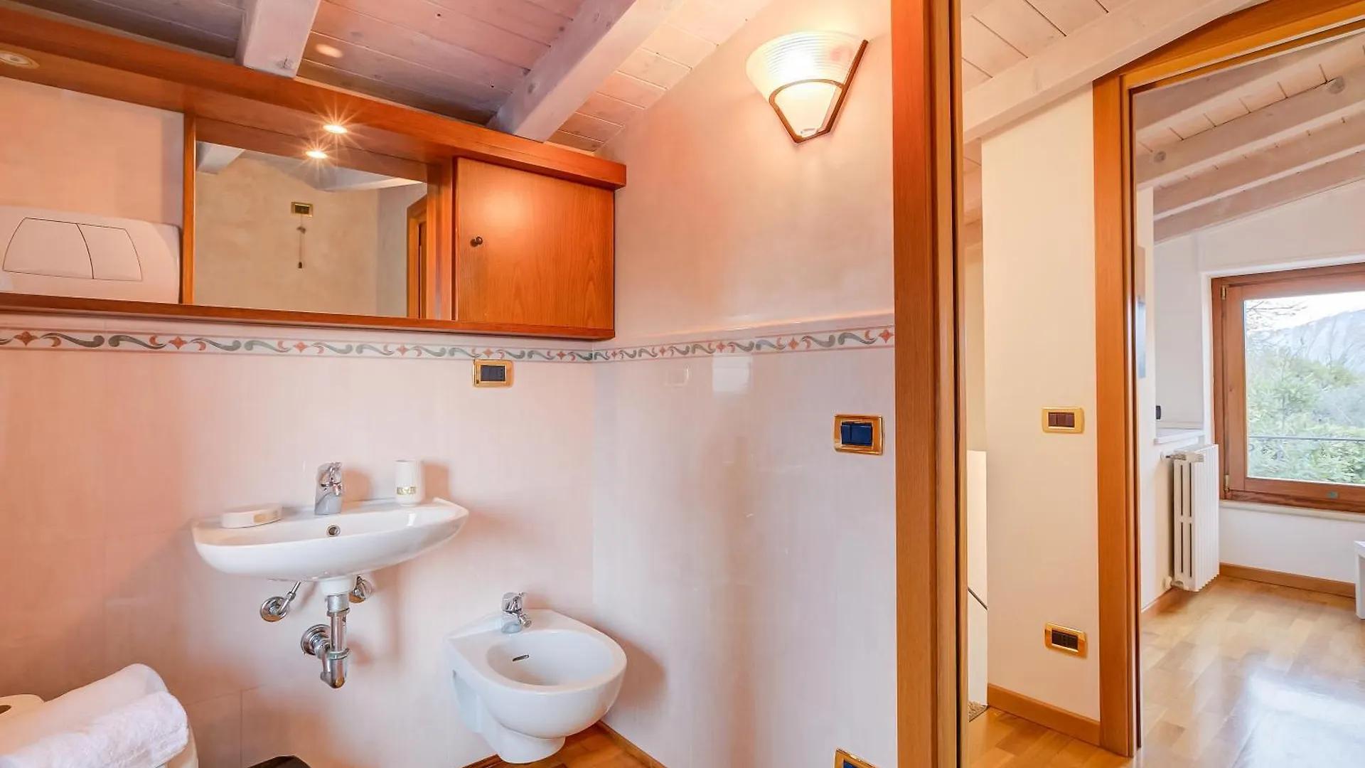 Villa Iris-Lakeview & Shared Pool - Happy Rentals Toscolano Maderno Italy