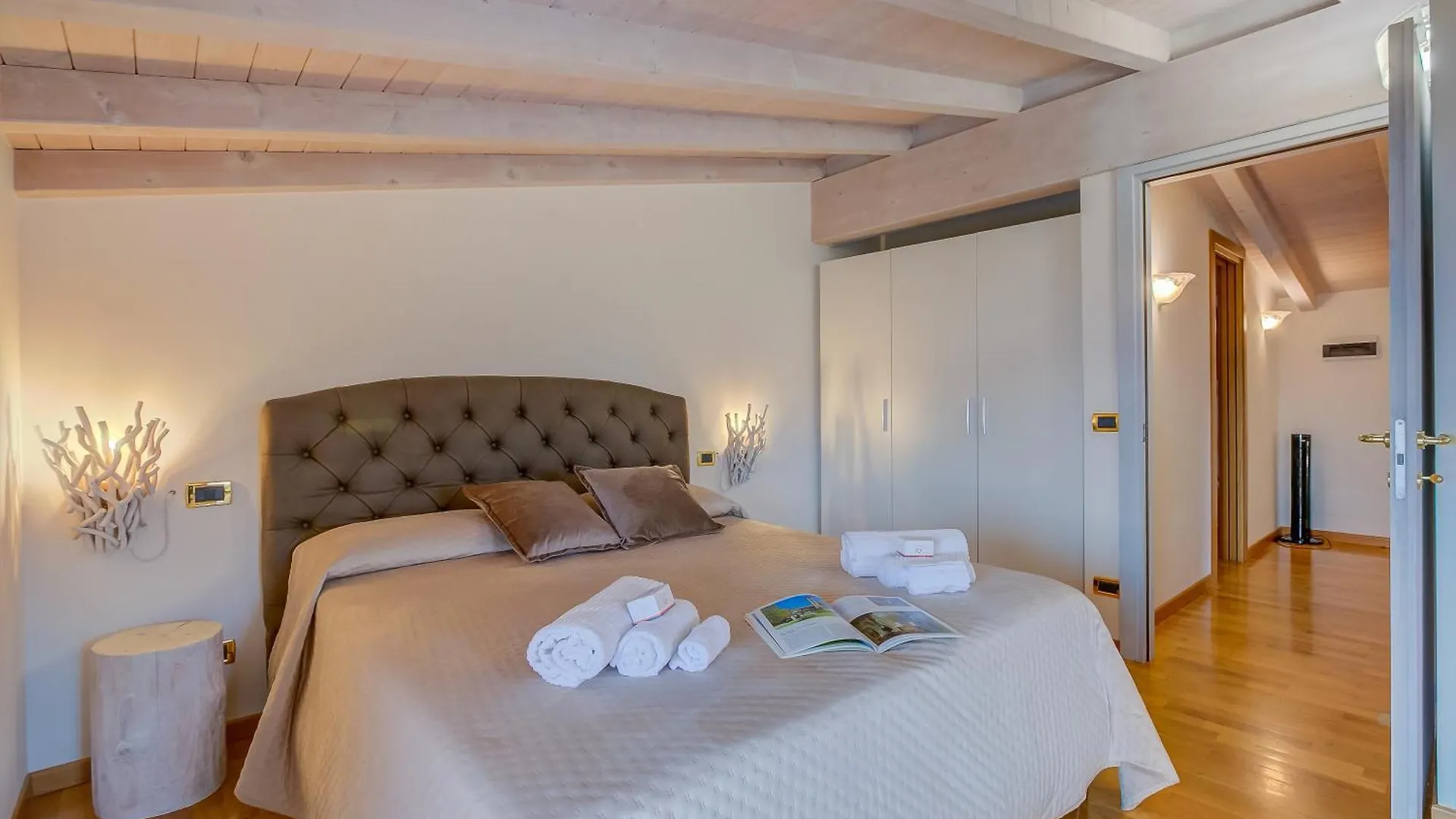 Apartment Villa Iris-Lakeview & Shared Pool - Happy Rentals Toscolano Maderno Italy