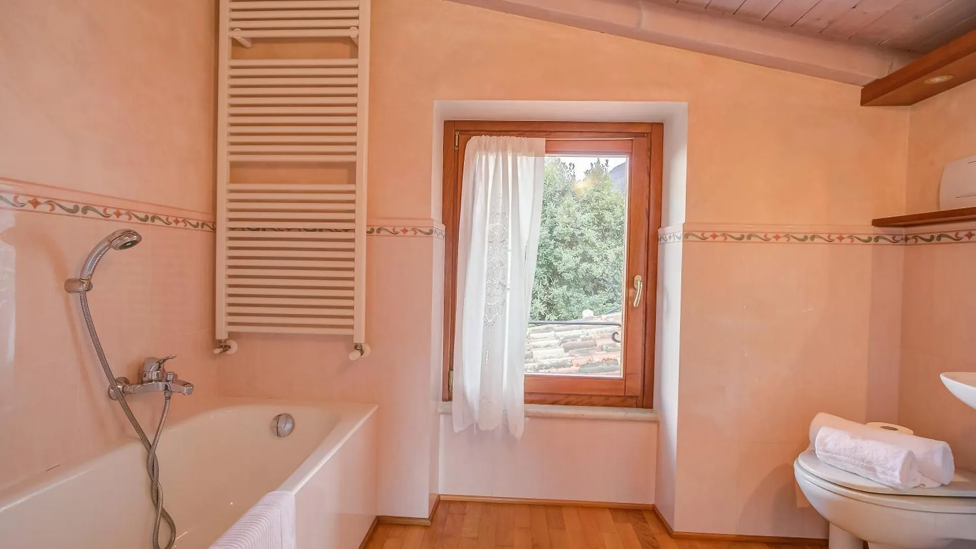 Villa Iris-Lakeview & Shared Pool - Happy Rentals Toscolano Maderno Apartment