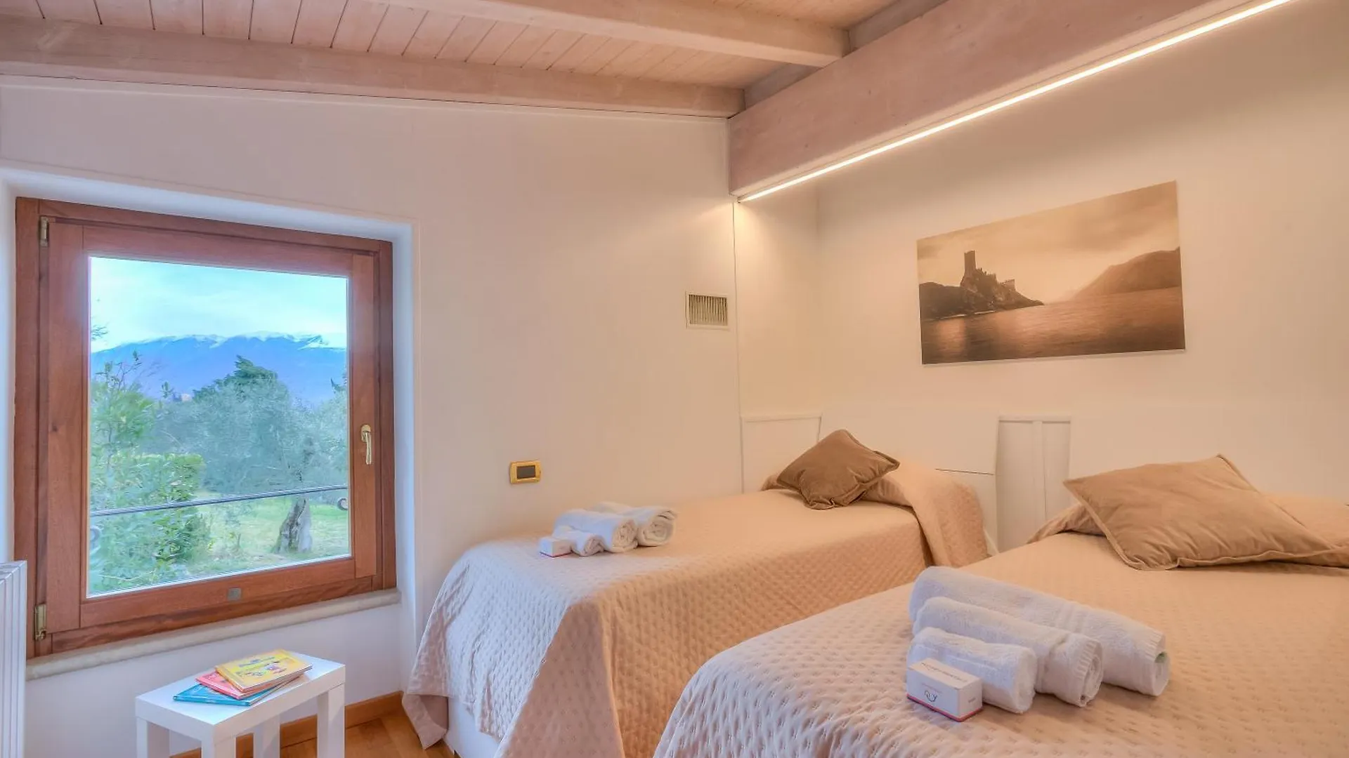 Apartment Villa Iris-Lakeview & Shared Pool - Happy Rentals Toscolano Maderno