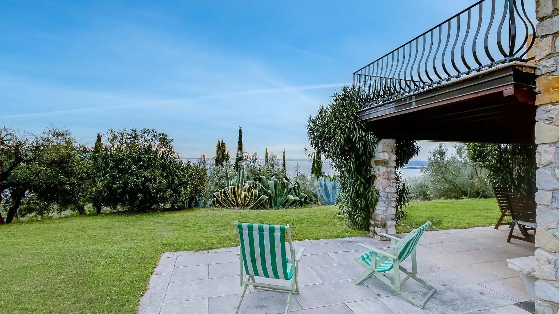 Villa Iris-Lakeview & Shared Pool - Happy Rentals Toscolano Maderno