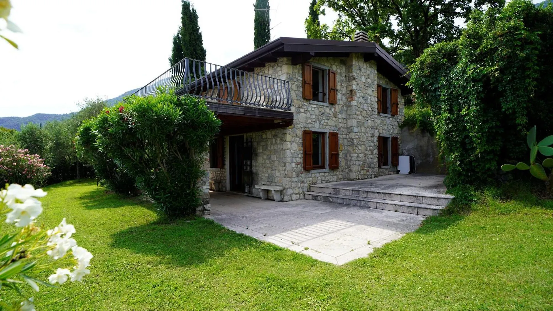 Apartment Villa Iris-Lakeview & Shared Pool - Happy Rentals Toscolano Maderno Italy